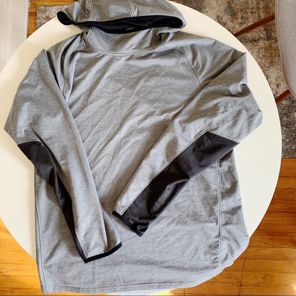 H&M Pro Training Athletic Hoodie Size Large